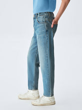 Afbeelding in Gallery-weergave laden, Jeans Owino
